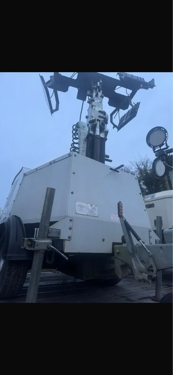 TOWER LIGHTS SMC & Vb9 - Image 2