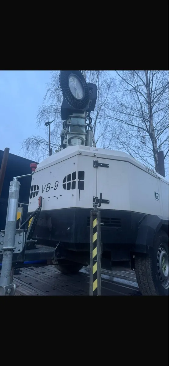 TOWER LIGHTS SMC & Vb9 - Image 3