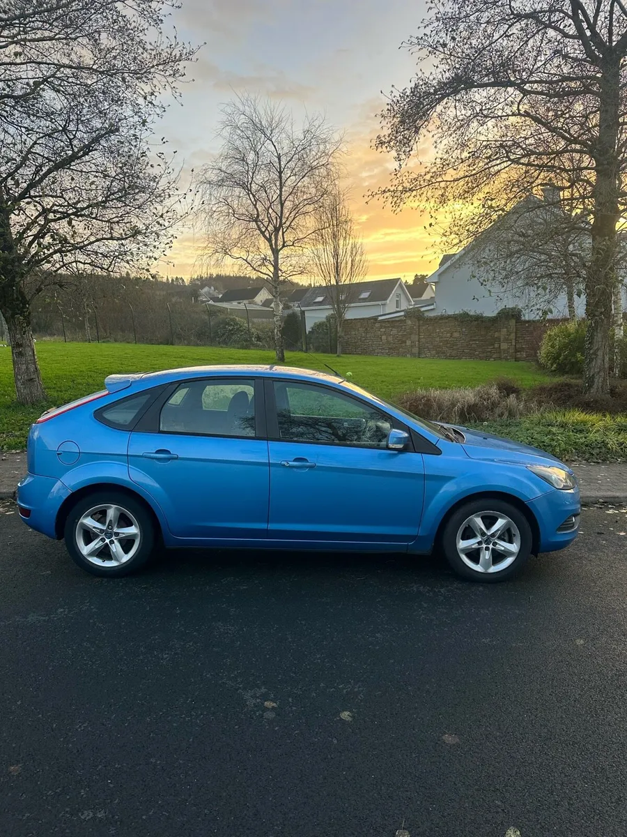 2010 Ford Focus - Image 2