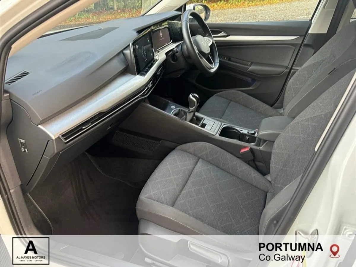Volkswagen Golf LIFE 2.0 TDI 6SPPED 115BHP - Image 4