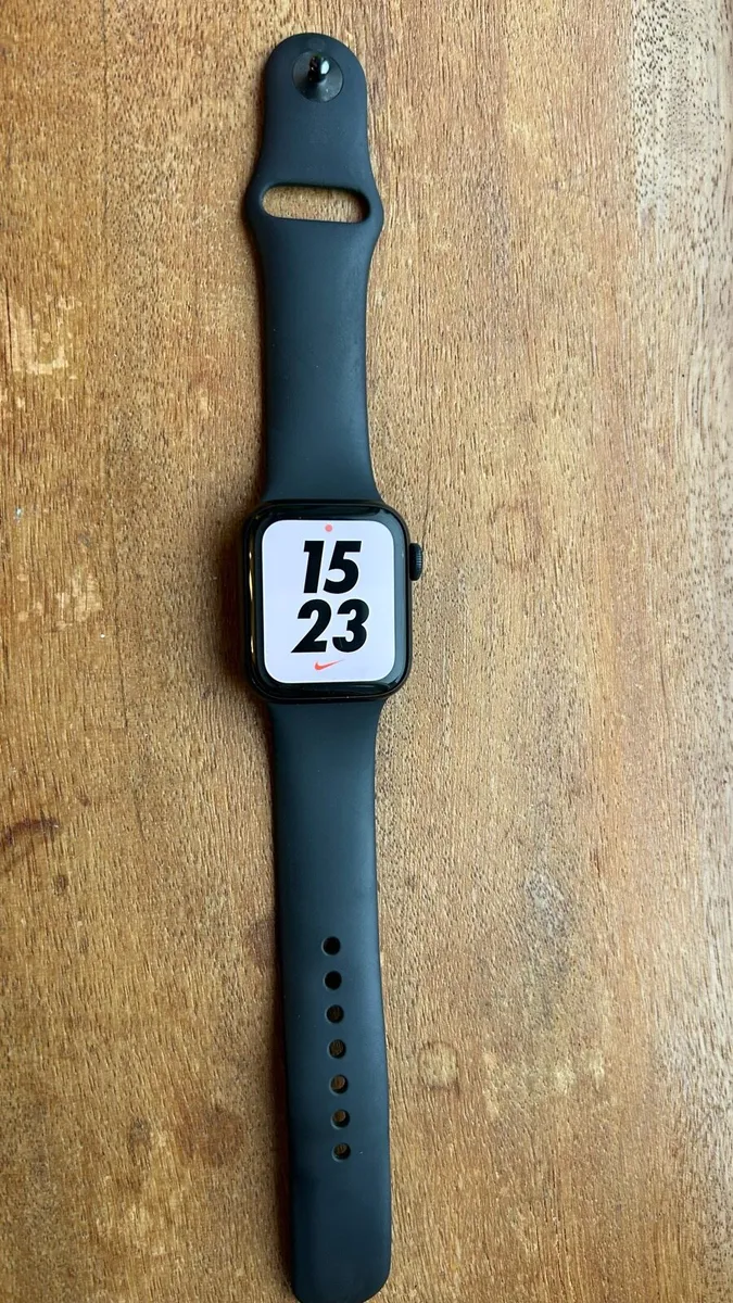 Apple Watch SE 2 *only 1 year old*