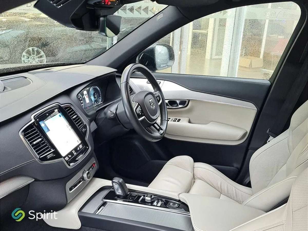 Volvo XC90 R-Design Pro  Recharge T8 390 - Image 3