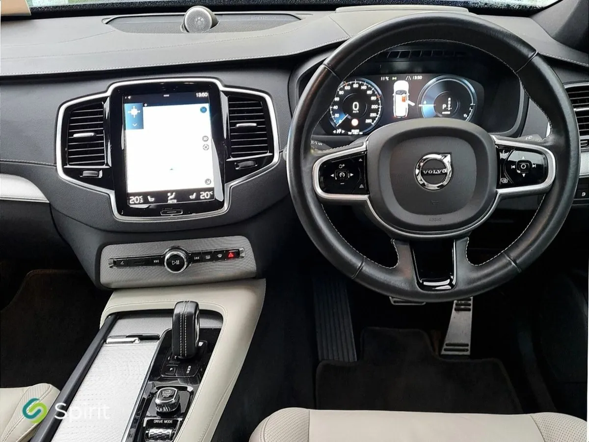 Volvo XC90 R-Design Pro  Recharge T8 390 - Image 4
