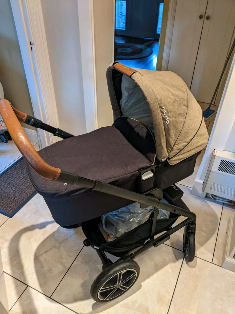 Nunn Mix Travel Pram - Image 1