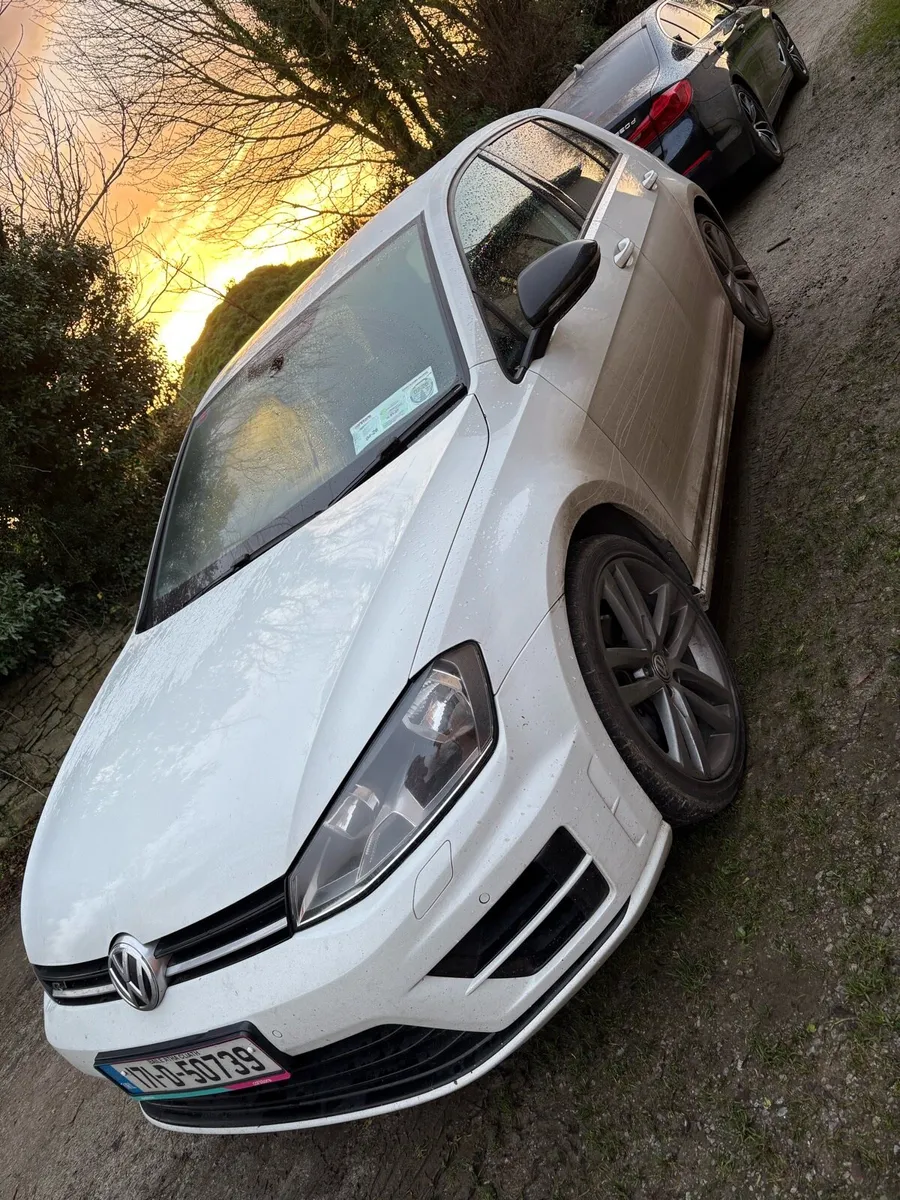 Volkswagen Golf R Line AUTOMATIC - Image 3