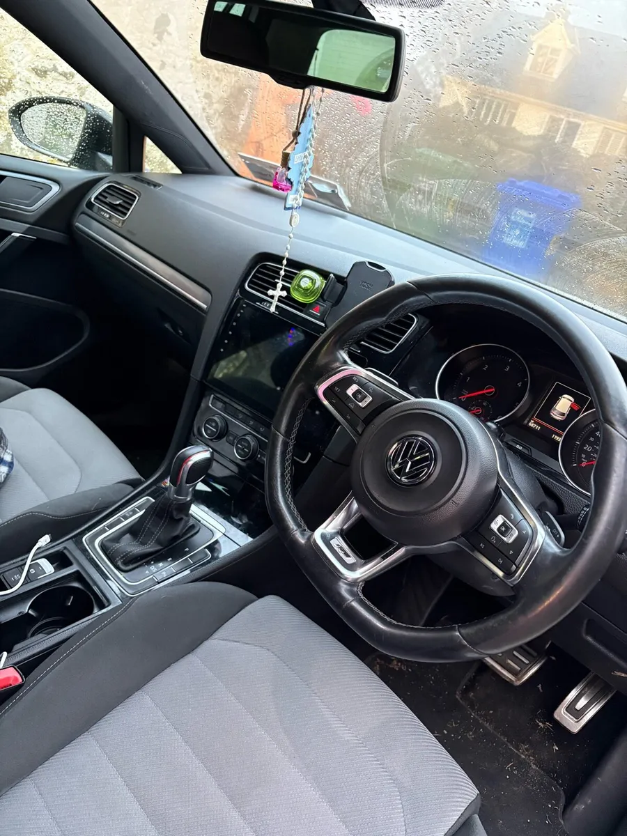 Volkswagen Golf R Line AUTOMATIC - Image 4