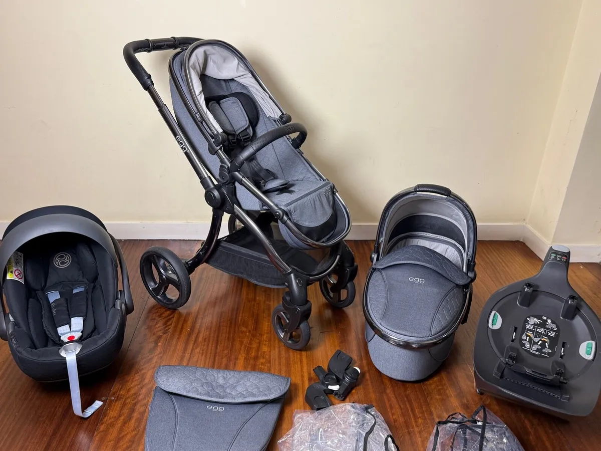 Full Egg 2 pram with Cybex car seat and isofix - Image 2