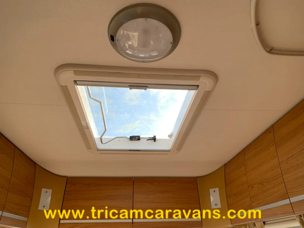 2009 Bailey Pageant Champagne 4 Berth - Image 3