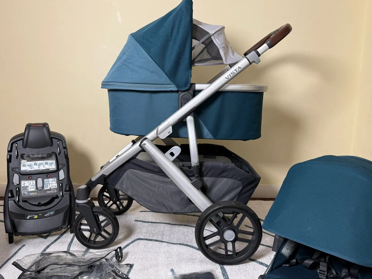 Uppababy Vista V2 Finn with car seat and isofix - Image 2