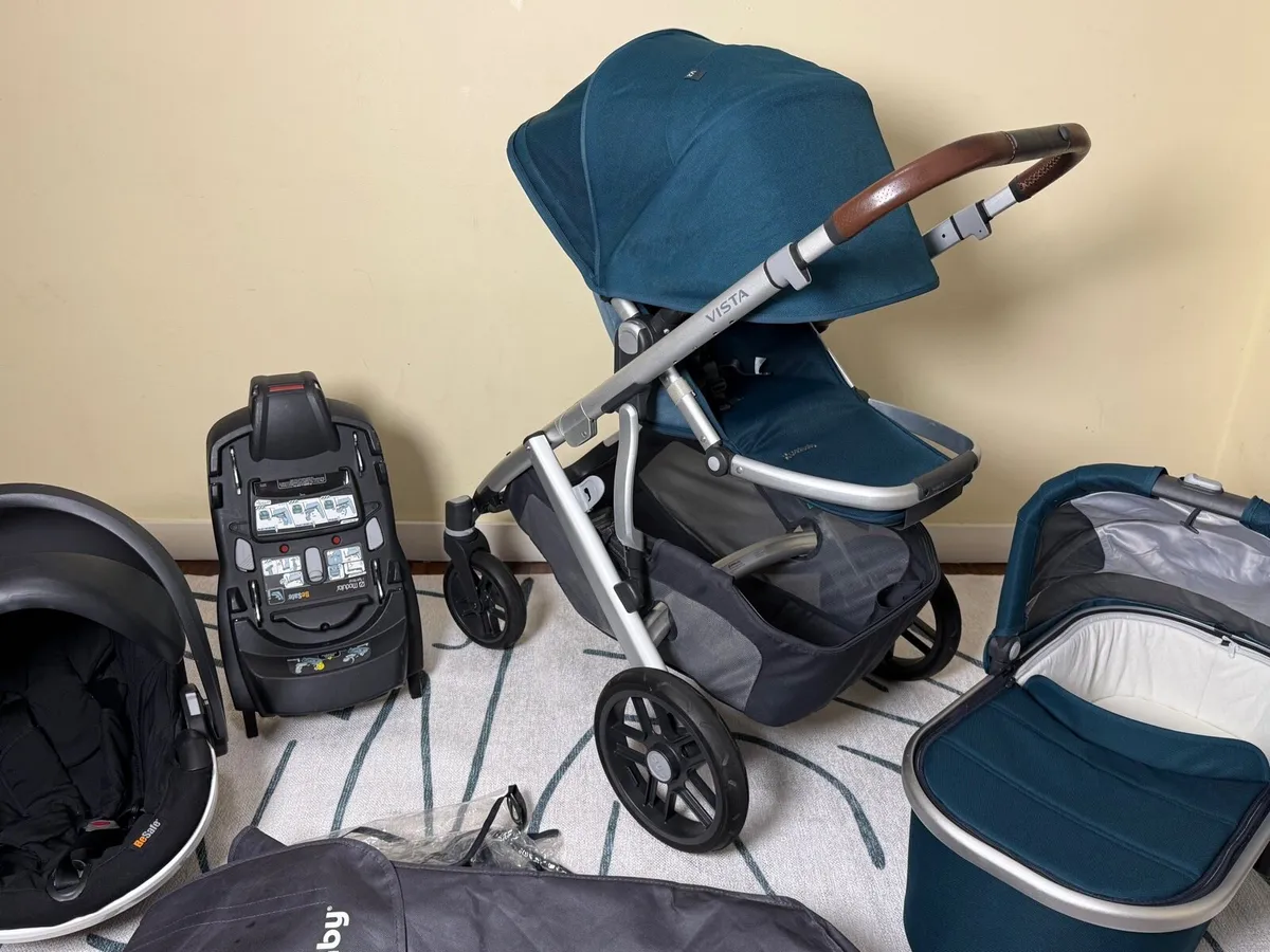 Uppababy Vista V2 Finn with car seat and isofix - Image 4
