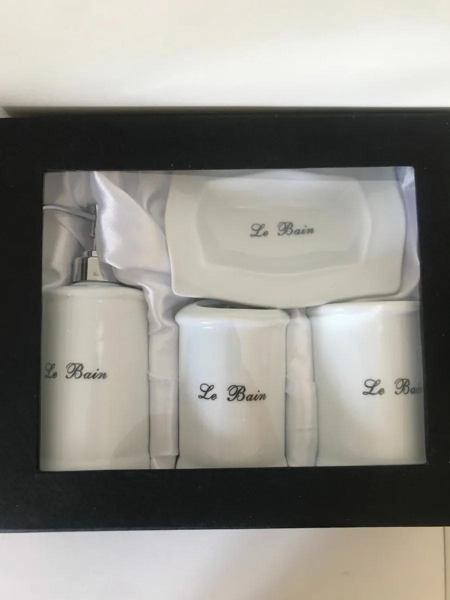 Le Bain ceramic bathroom set - Image 1