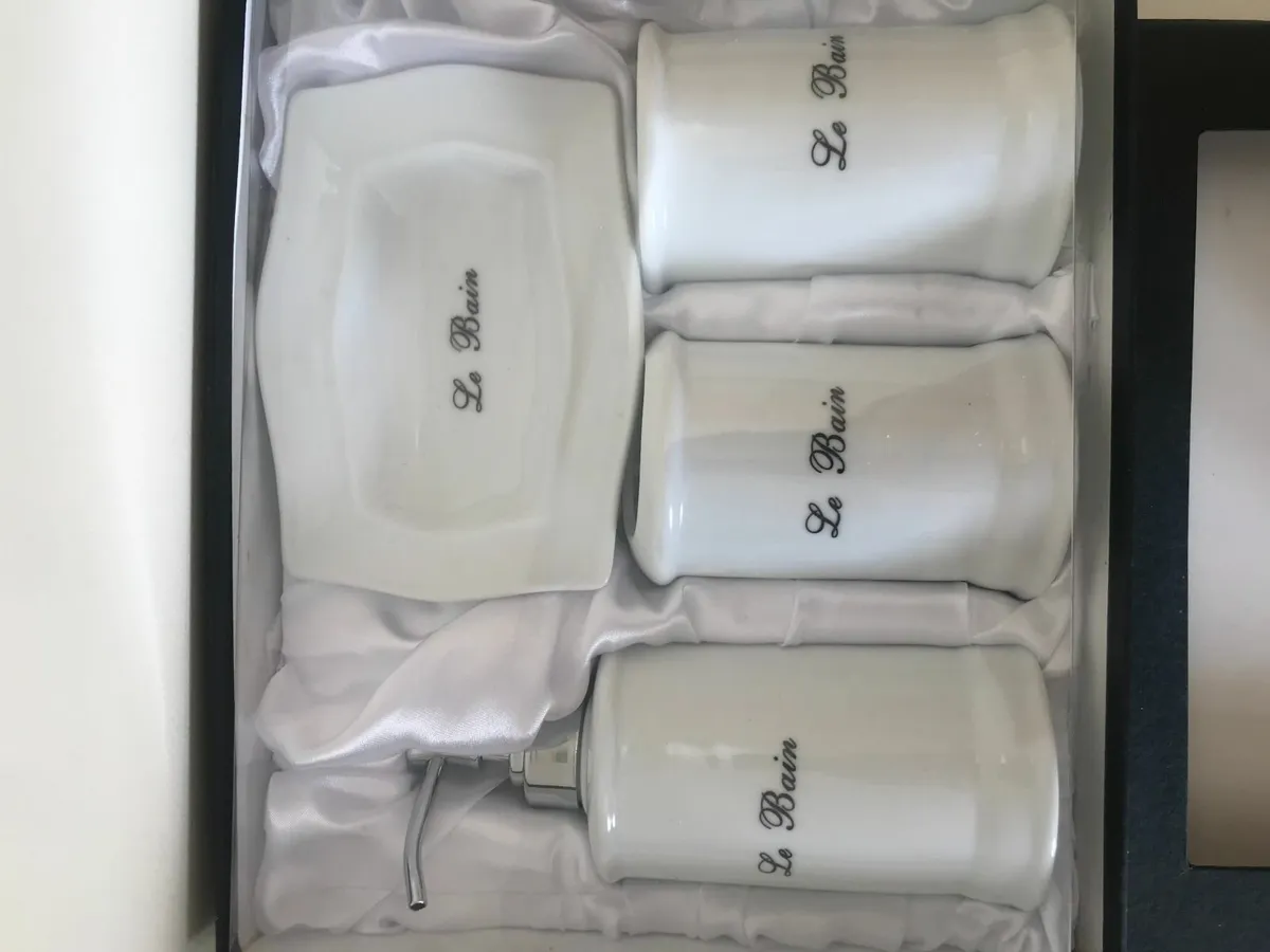 Le Bain ceramic bathroom set - Image 2