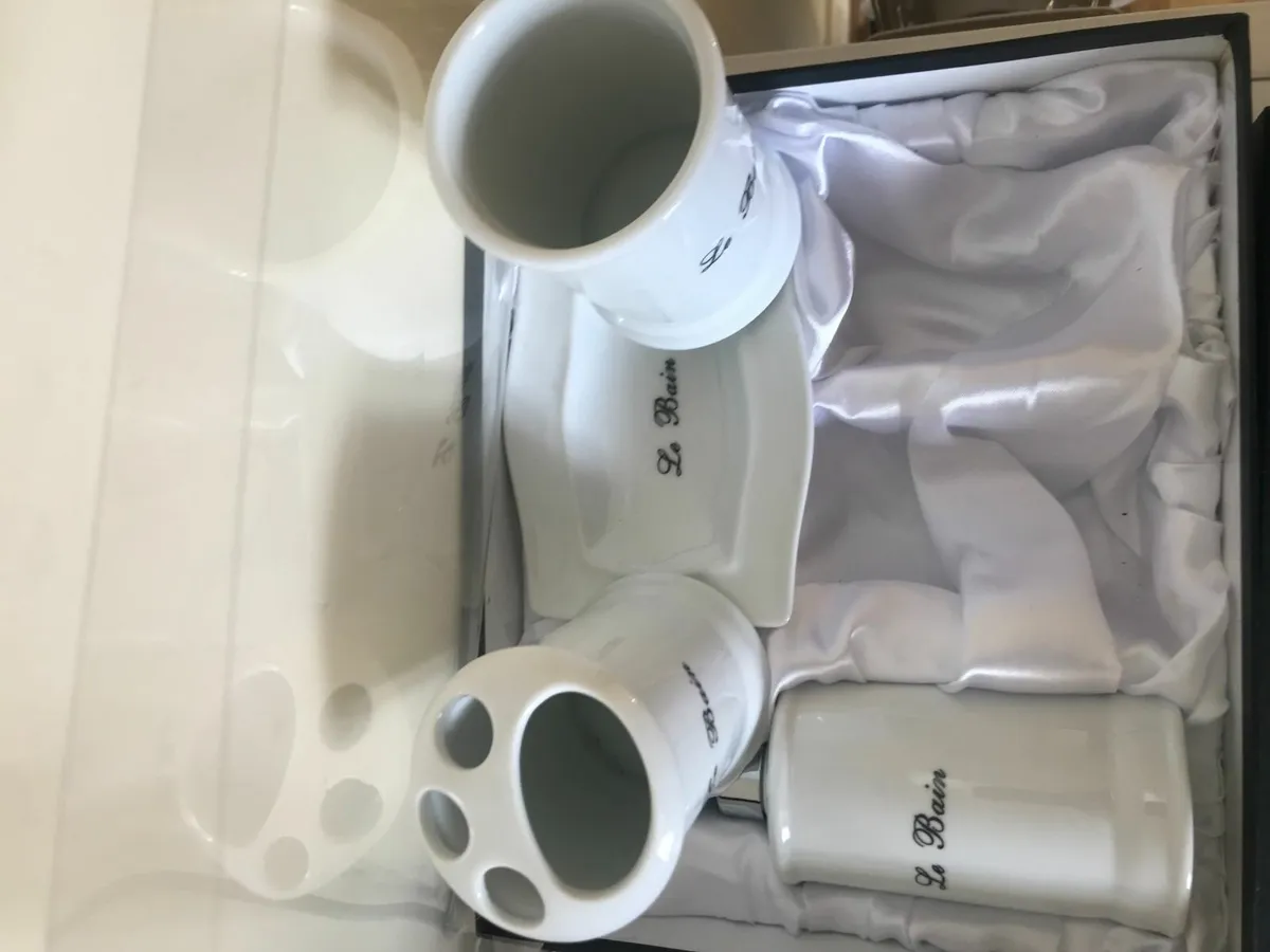 Le Bain ceramic bathroom set - Image 3