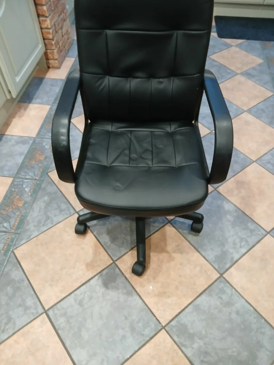 Office Chair - Image 1