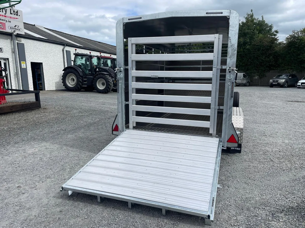 M-Tec Twin Axle 12ft Livestock Trailer - Image 3