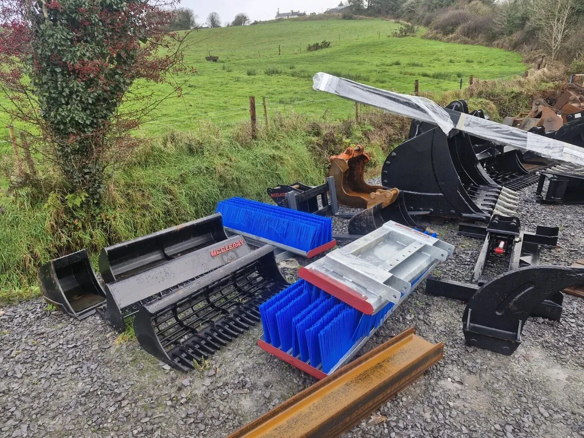 Buckets and attachments - Image 1