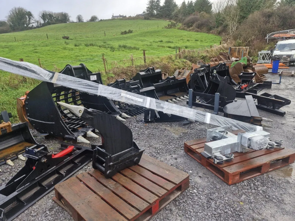 Buckets and attachments - Image 2