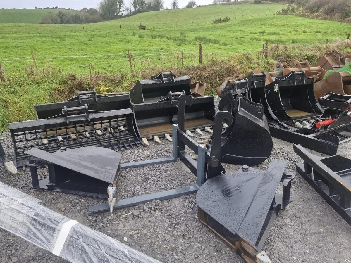 Buckets and attachments - Image 3