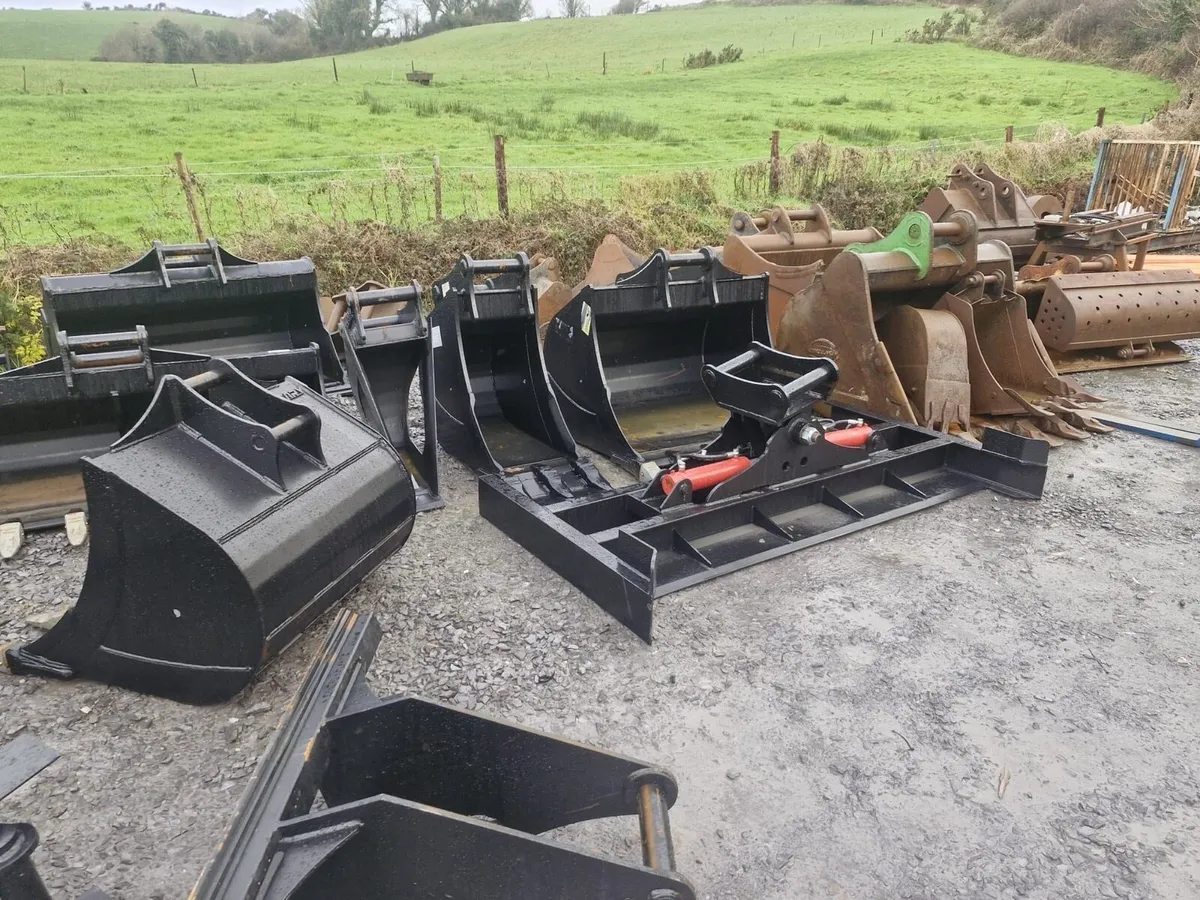 Buckets and attachments - Image 4