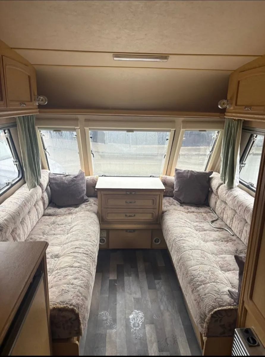 Lightweight Abbey 2/3 berth with mover & Awning - Image 3