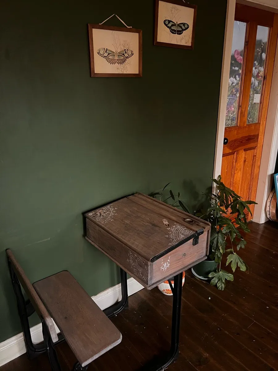 School bench - Image 1