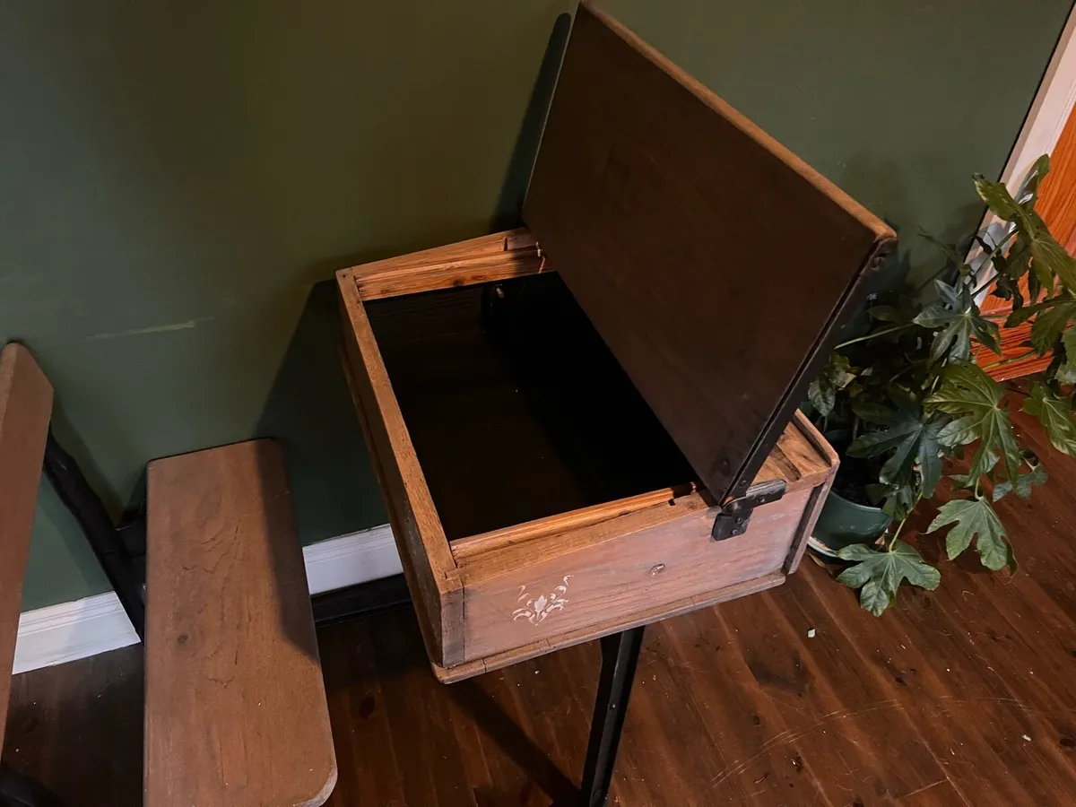 School bench - Image 4