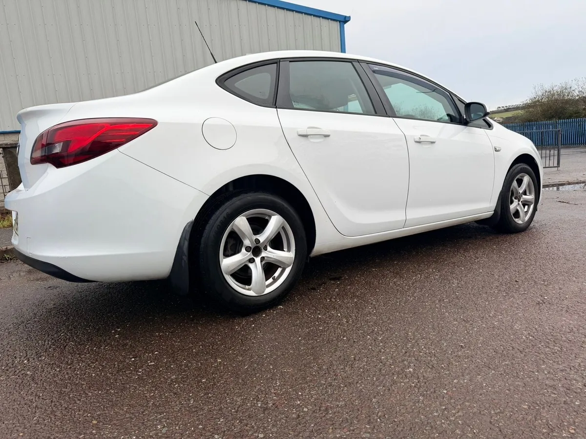 Opel Astra 1.4 petrol - Image 2