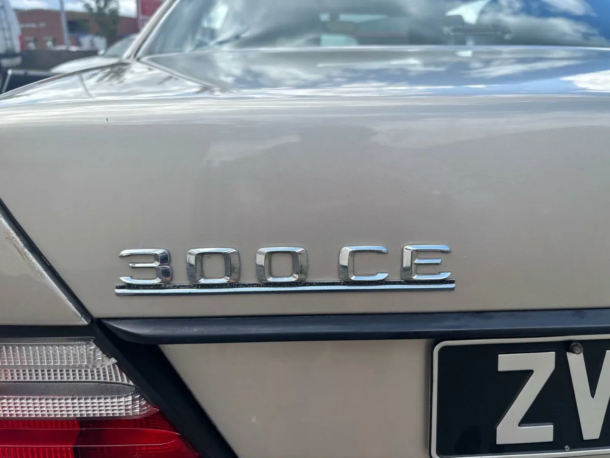 Vintage car - Image 1