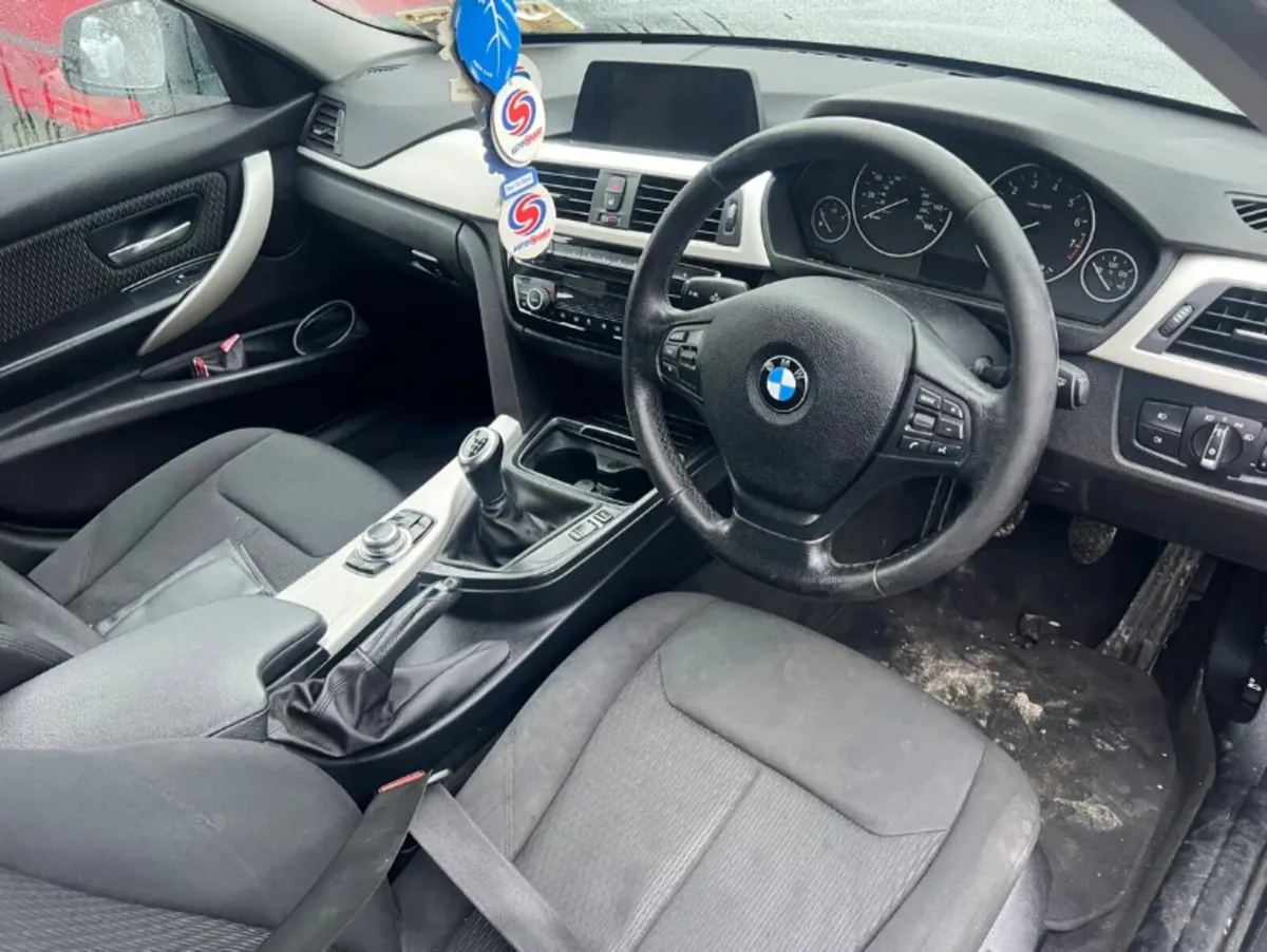 2015 Bmw 3-Series Driving - Image 4