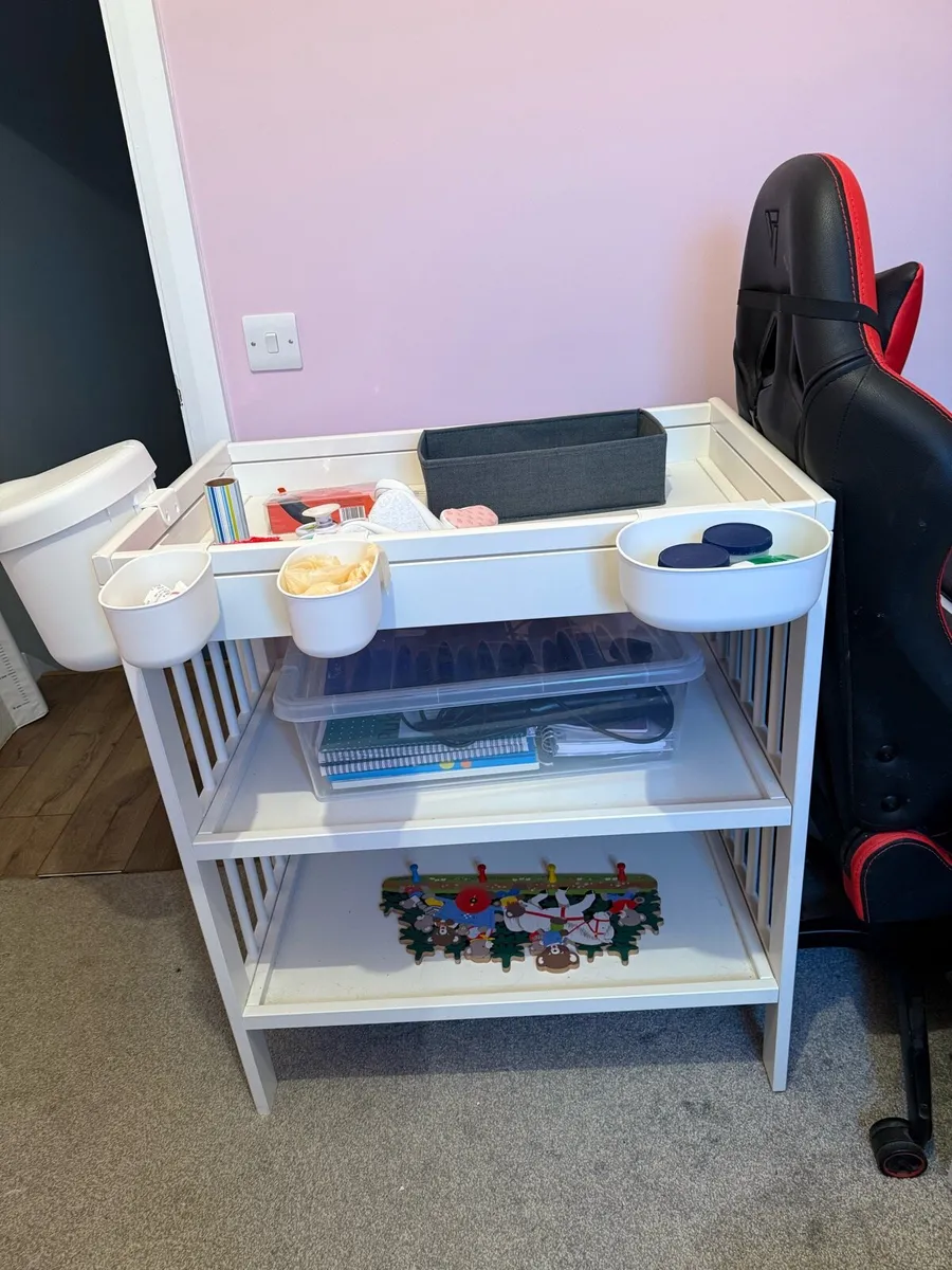 Baby changing table - Image 1