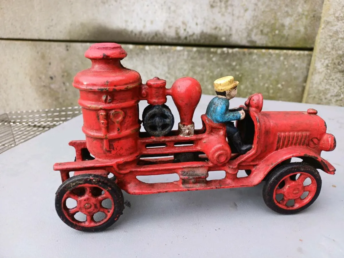 Vintage Cast-iron Fire Truck - Image 1