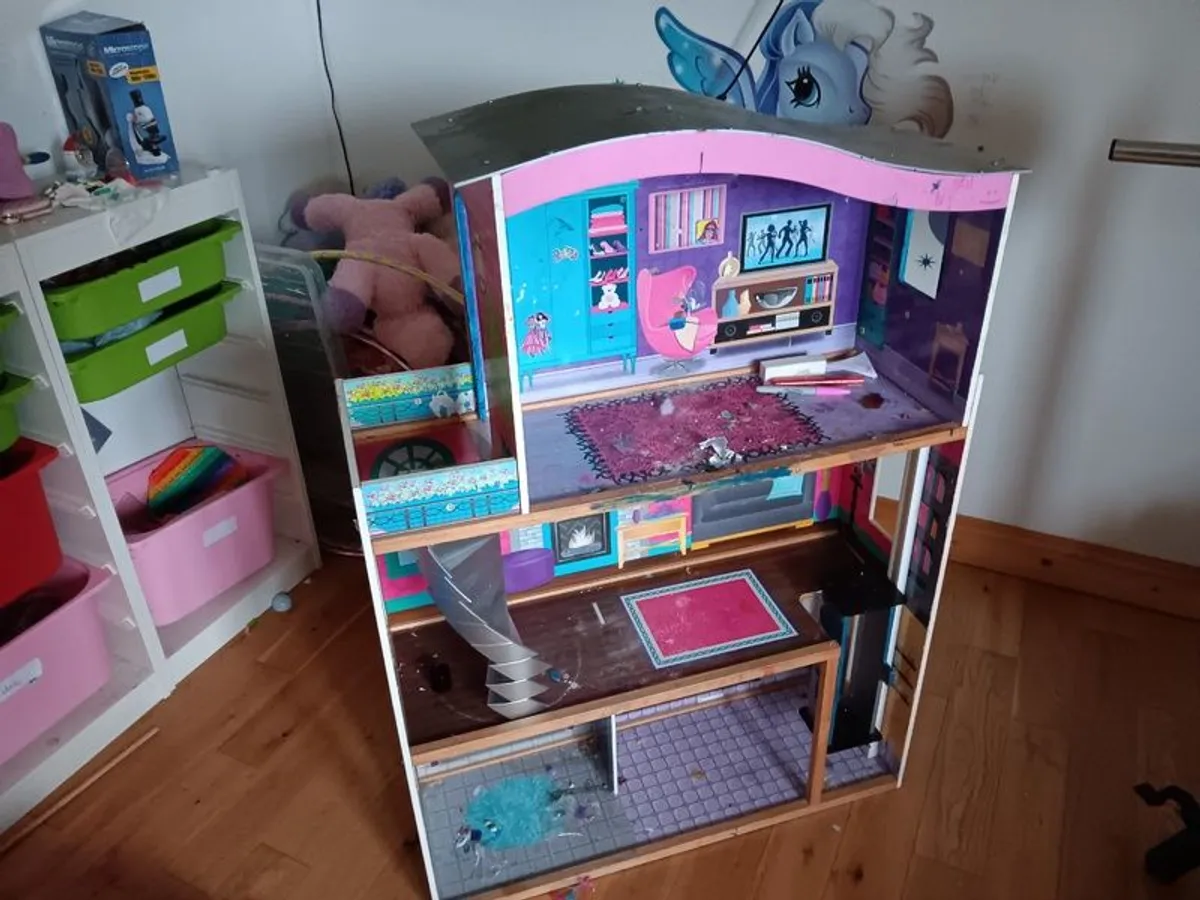 Free Kids Doll House - Image 1