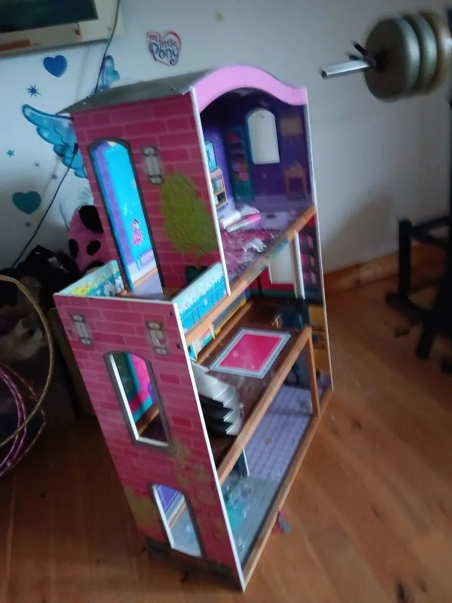 Free Kids Doll House - Image 2