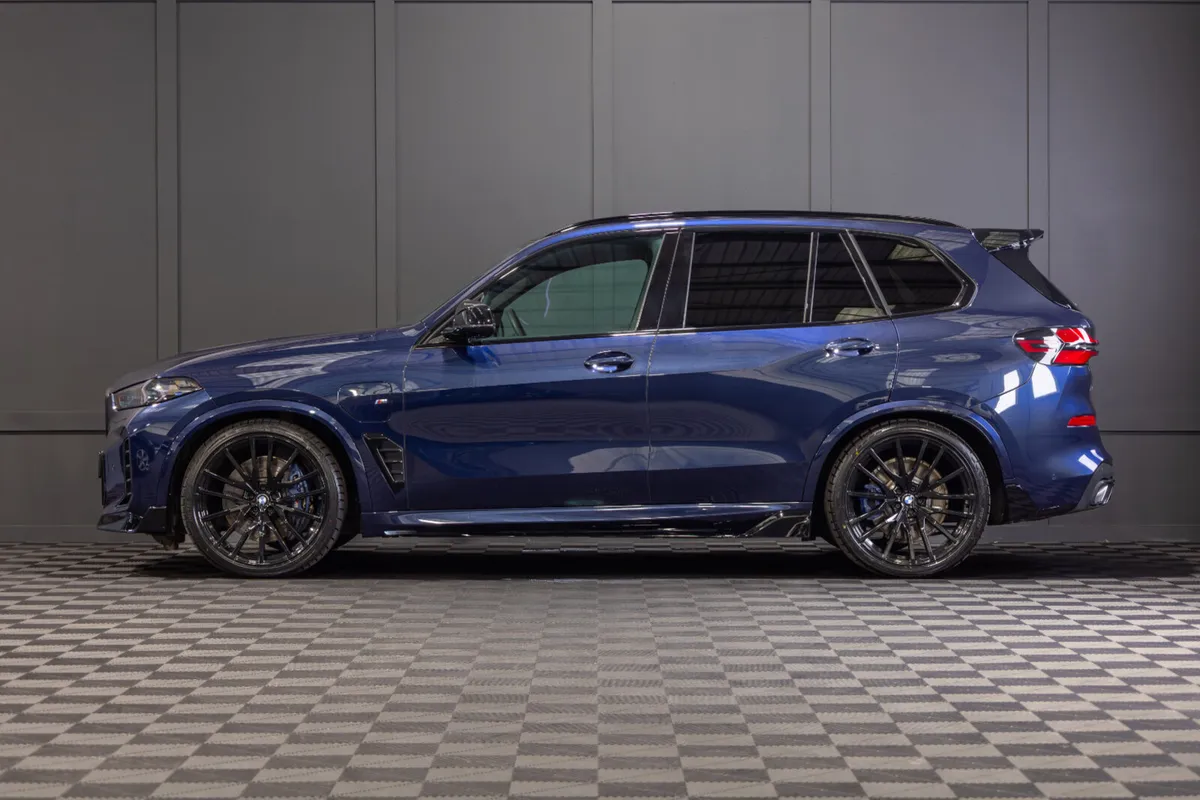 2025 BMW X5 X-Drive 50e M-Sport - Image 3