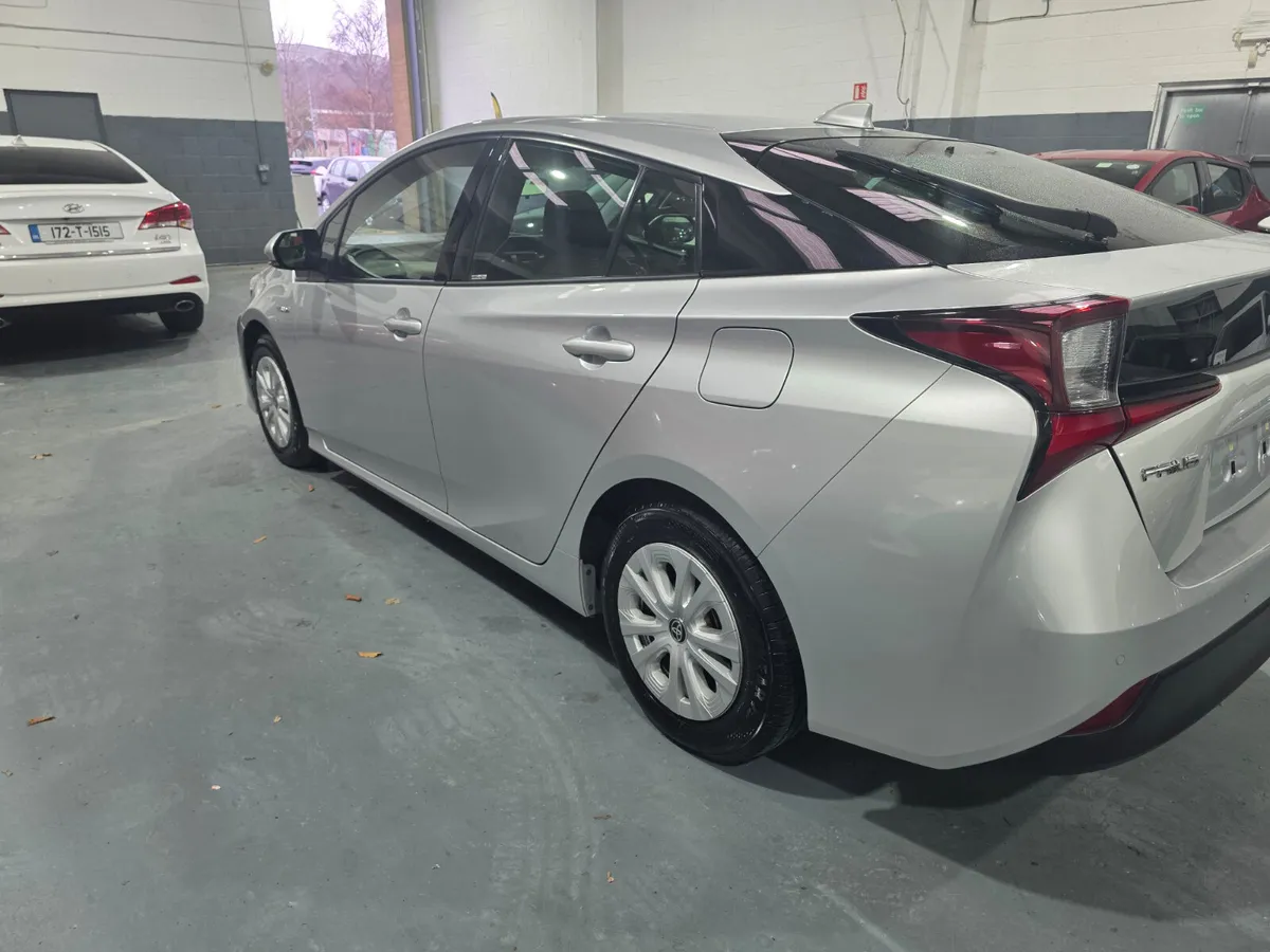 2019 Toyota Prius S Hybrid - Image 4