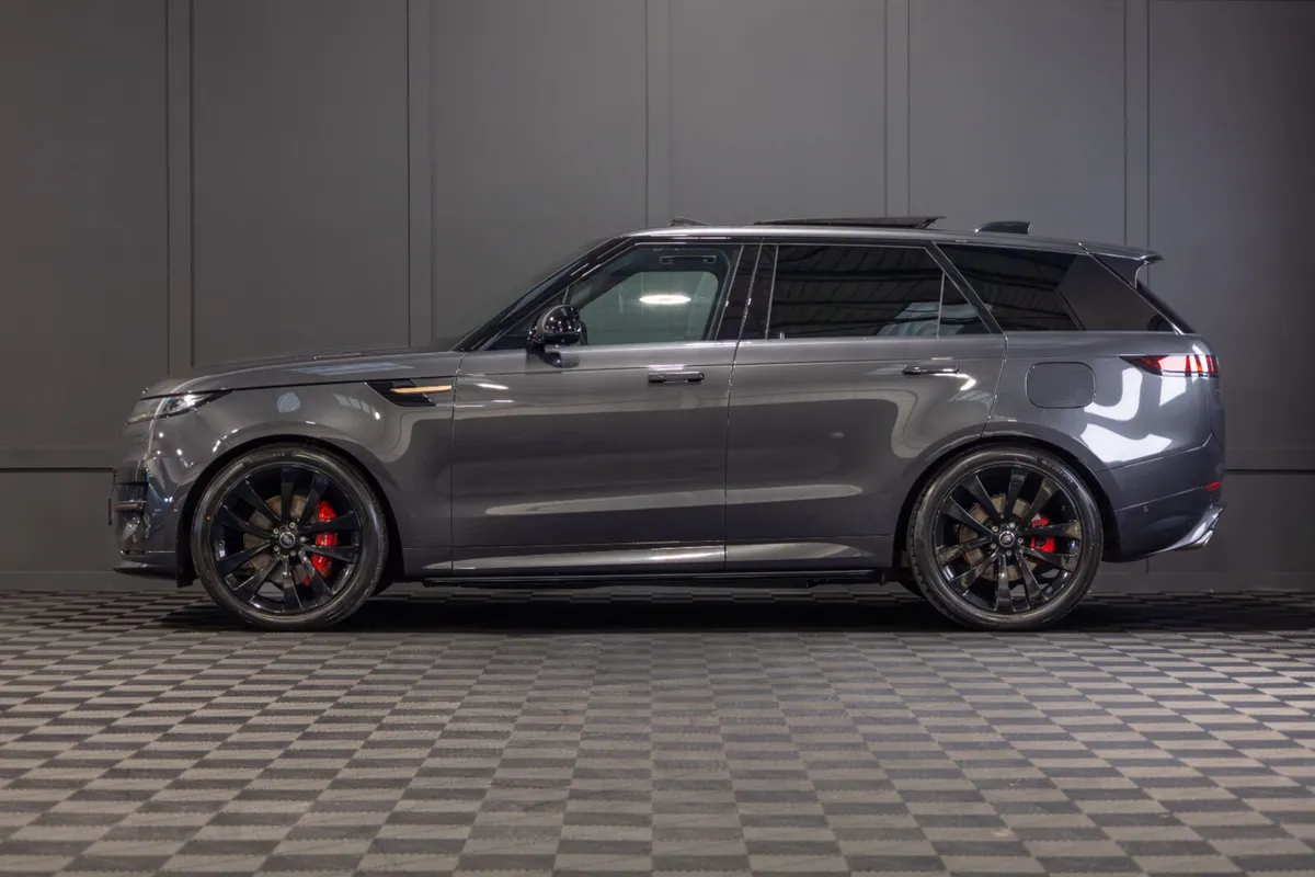 2025 Range Rover Sport P460e Dynamic SE *Pan Roof - Image 3