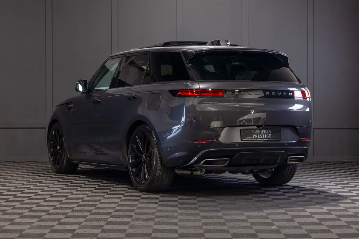 2025 Range Rover Sport P460e Dynamic SE *Pan Roof - Image 4