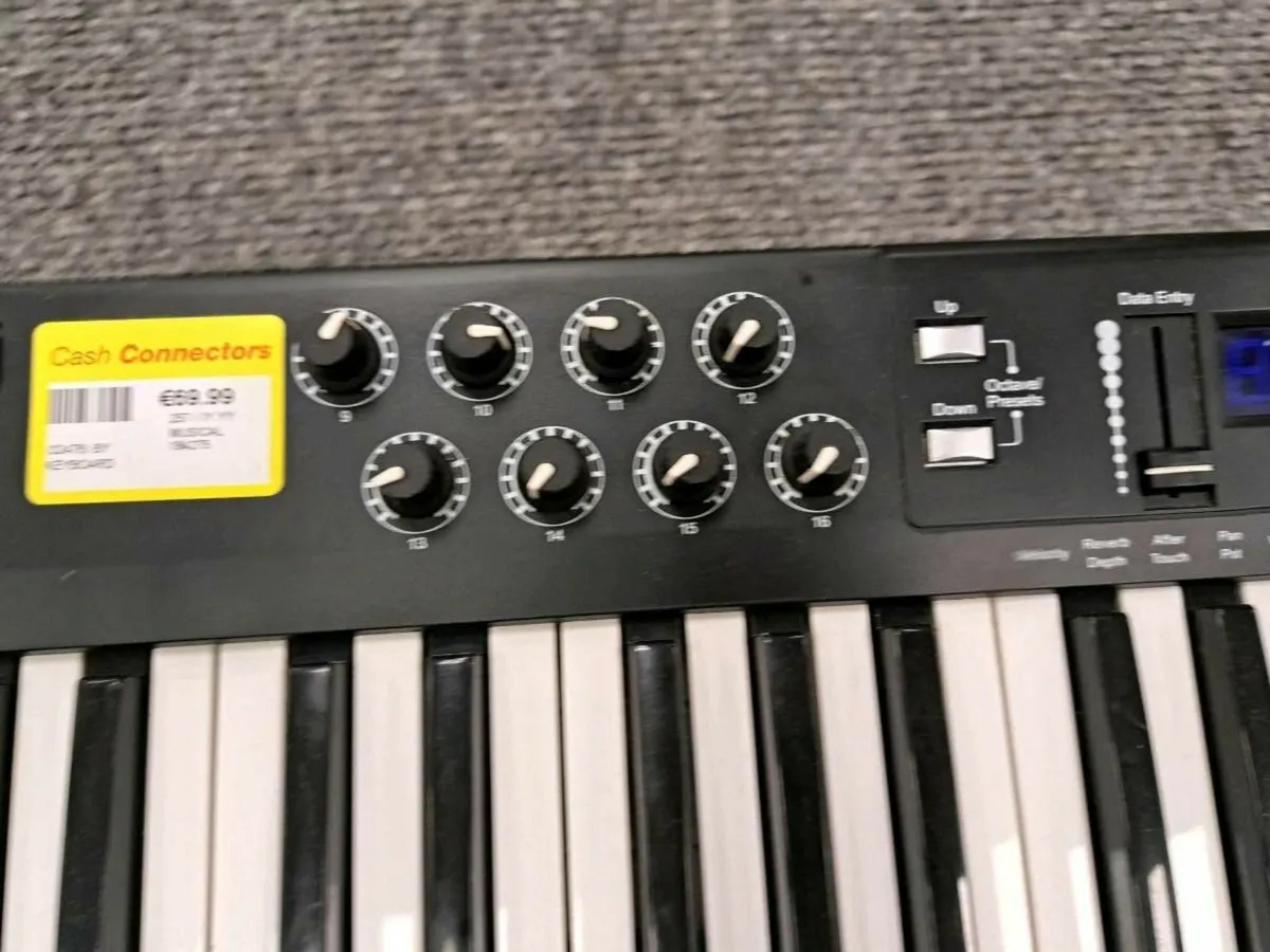 MidiTech i2-Control 61 Pro Keyboard - Image 4