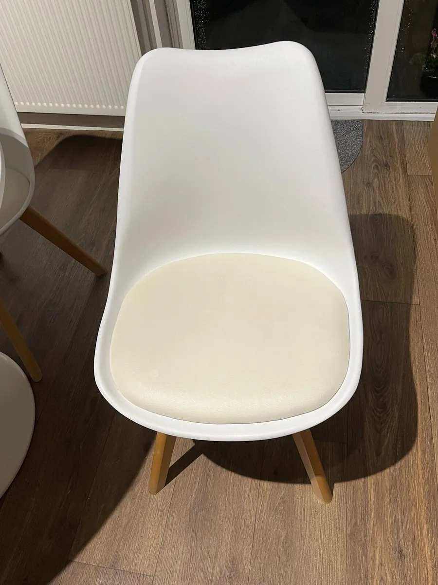 Dining table and 4 chairs - Image 3