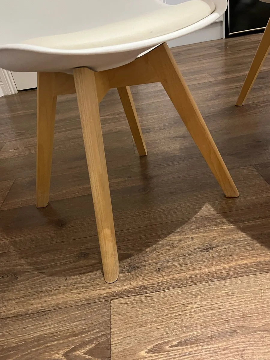 Dining table and 4 chairs - Image 4