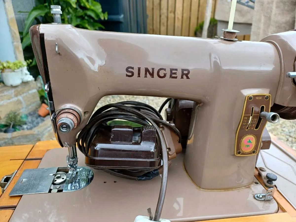 Vintage 185K Singer Sewing Machine - Image 2