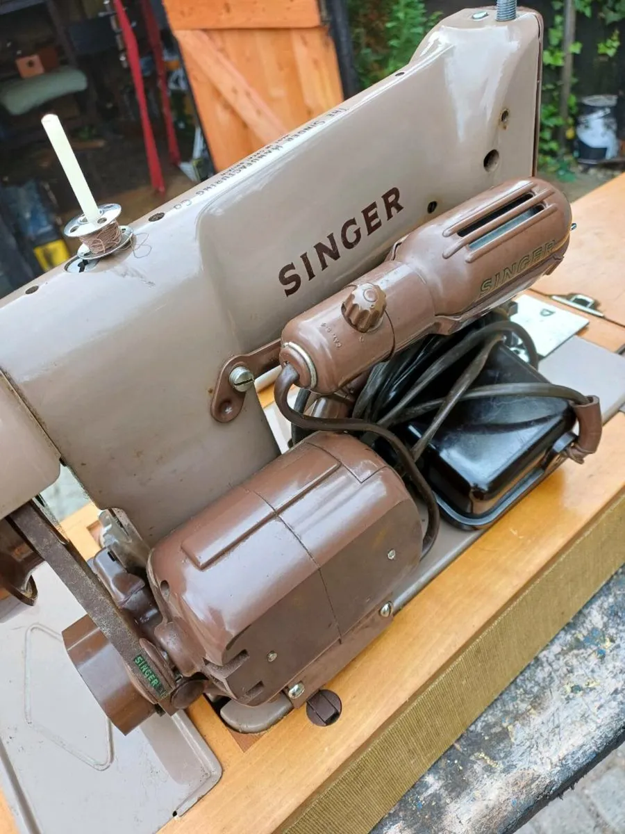 Vintage 185K Singer Sewing Machine - Image 3
