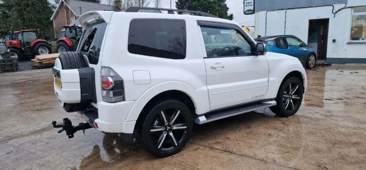 2014 Mitsubishi Shogun 3.2 DI-DC Barbarian Auto - Image 4