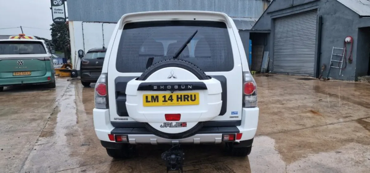 2014 Mitsubishi Shogun 3.2 DI-DC Barbarian Auto - Image 3