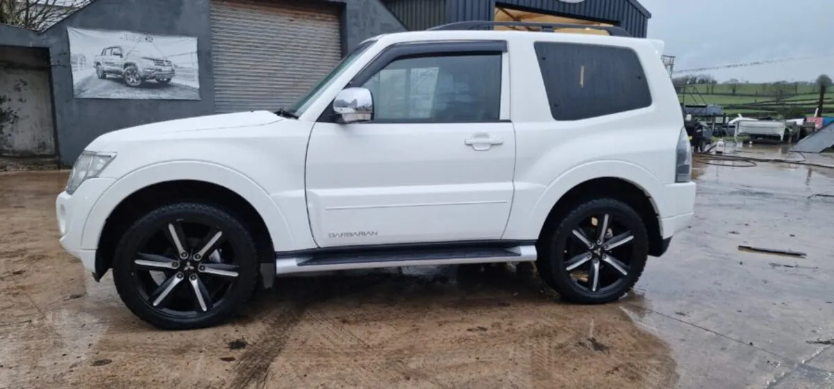 2014 Mitsubishi Shogun 3.2 DI-DC Barbarian Auto - Image 2