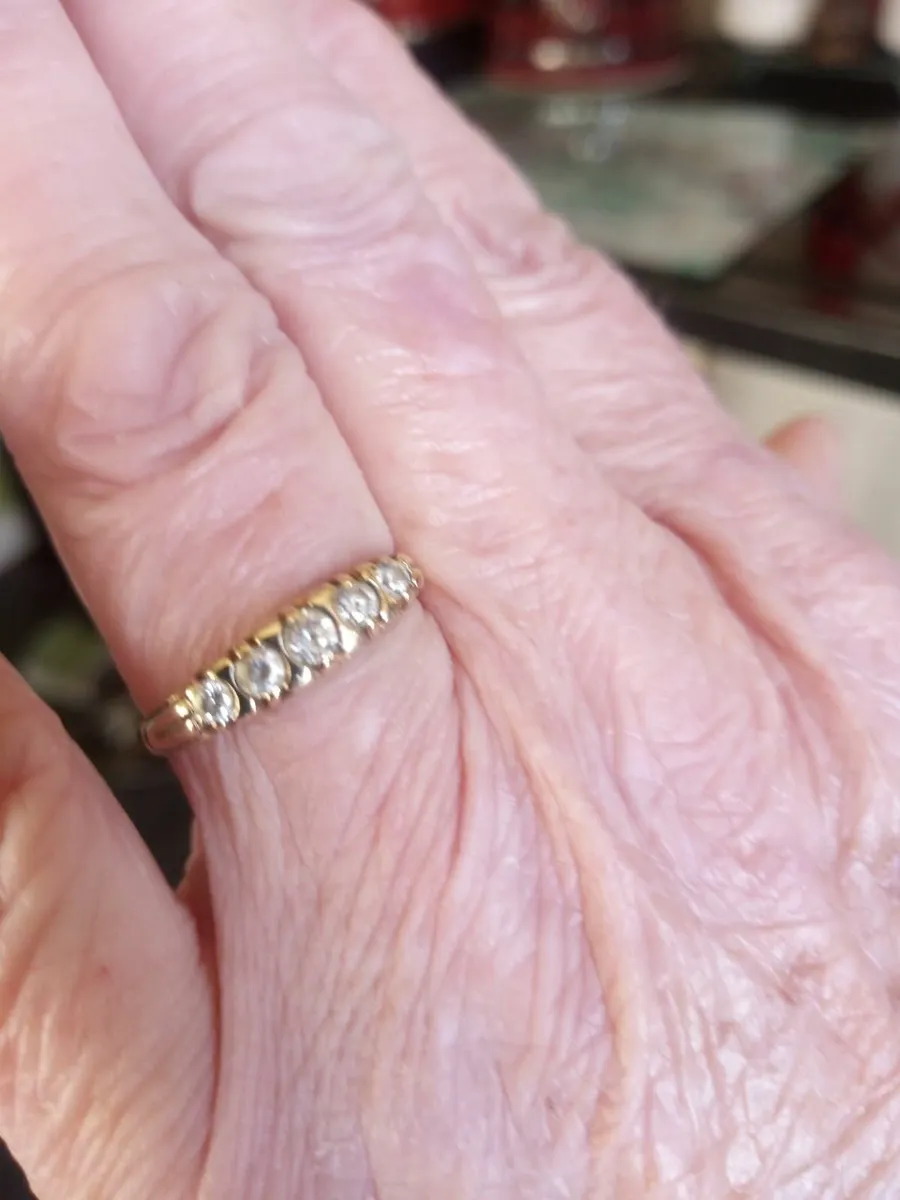 9ct gold ring - Image 1