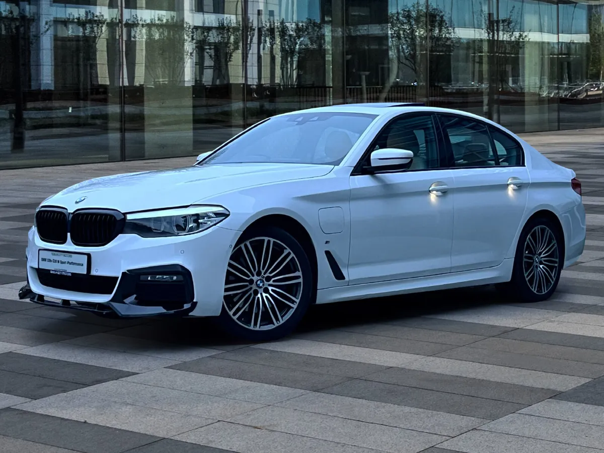 BMW 530e G30 M Sport iPerformance *Sunroof* - Image 4
