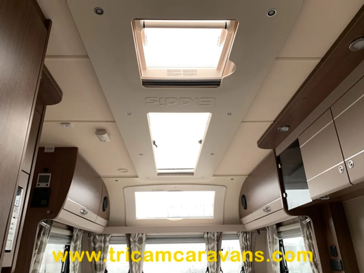 2017 Elddis Affinity 554/4 Transverse Island Bed - Image 3