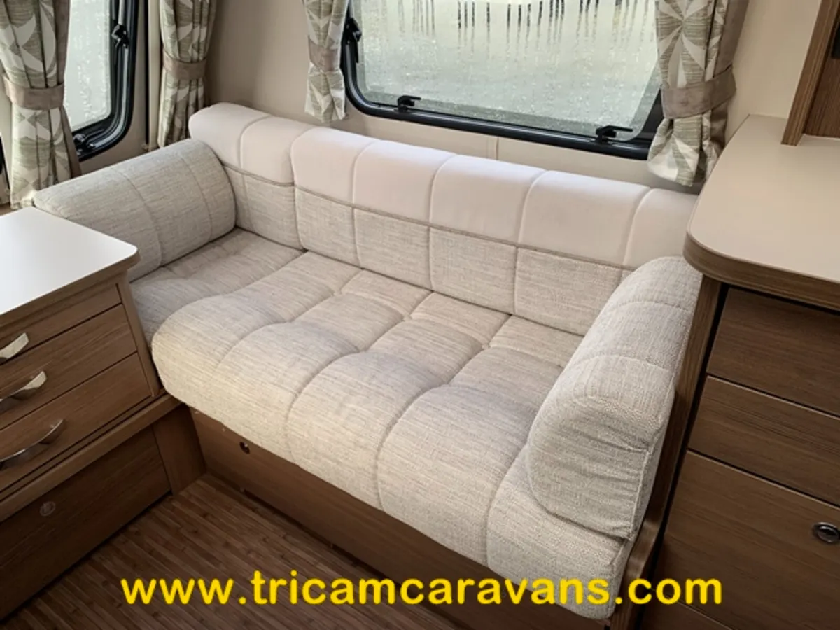 2017 Elddis Affinity 554/4 Transverse Island Bed - Image 4