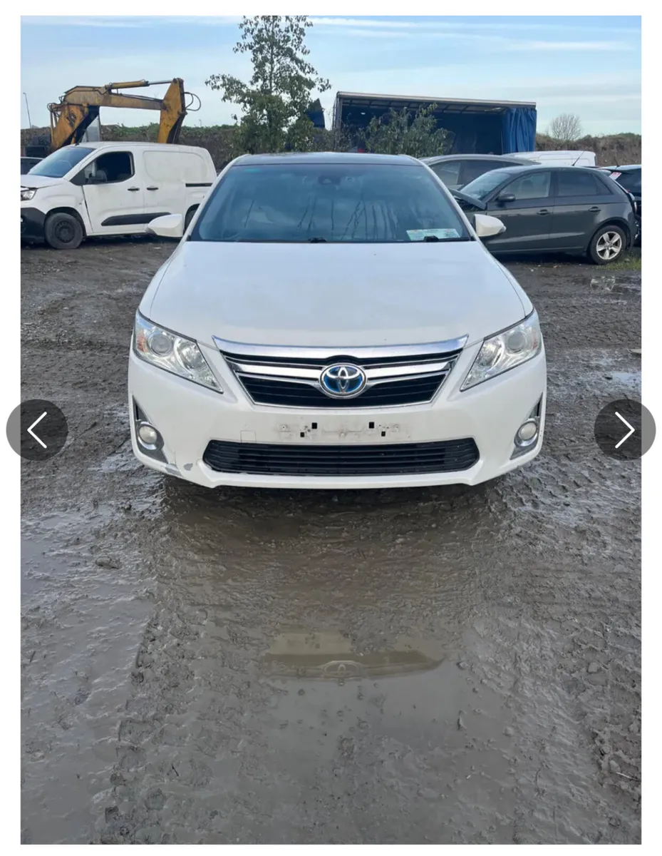 162 Toyota Camry 2.5 Hybrid - Image 2